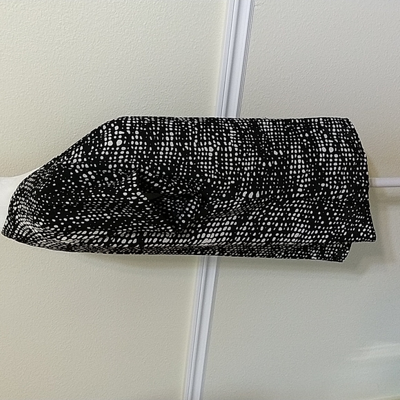 Forever 21 Short Sleeve Blouse - Picture 2 of 8